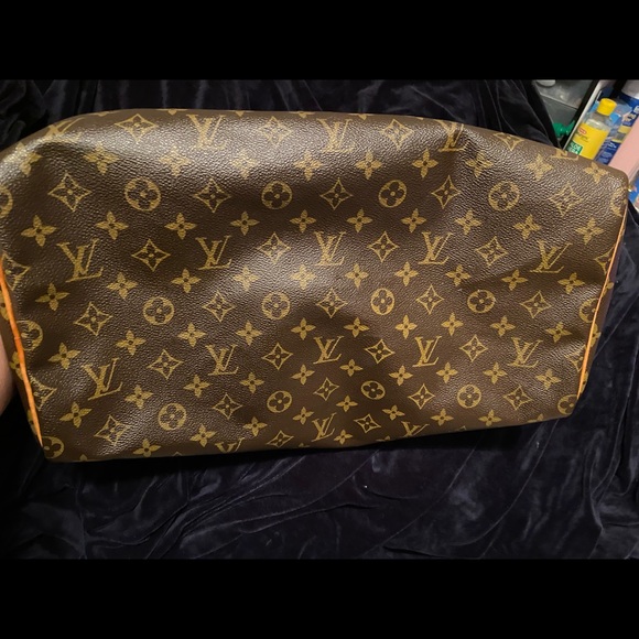 Authentic Louis Vuitton speedy 40 - Picture 2 of 16